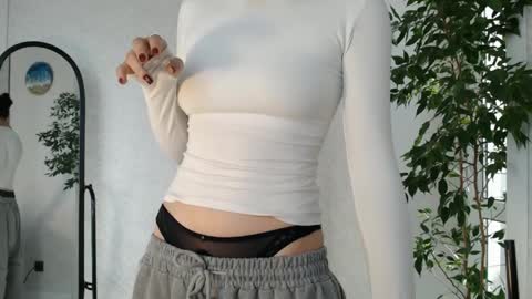 Snapshot of tinykawaii chatting on 8, 4, 2026 Tina extra tips in PVT online show from 8, 4, 2026