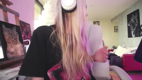 stage Kylie Sinner  brand CLITBAIT online show from 18, 1, 2026