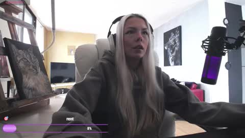 stage Kylie Sinner  brand CLITBAIT online show from 5, 3, 2026