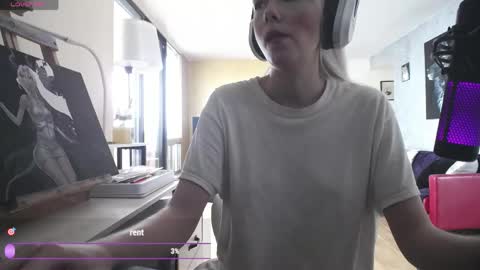 stage Kylie Sinner  brand CLITBAIT online show from 15, 4, 2026