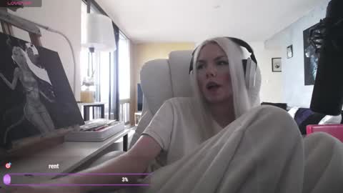 stage Kylie Sinner  brand CLITBAIT online show from 15, 4, 2026