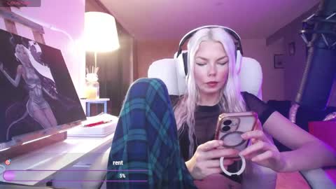 Snapshot of tinykylie chatting on 19, 4, 2026 stage Kylie Sinner brand CLITBAIT online show from 19, 4, 2026