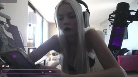 Snapshot of tinykylie chatting on 9, 5, 2026 stage Kylie Sinner brand CLITBAIT online show from 9, 5, 2026