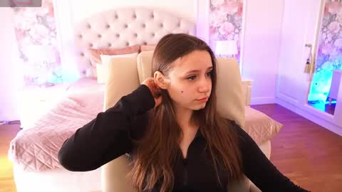 Snapshot of tinynataliee chatting on 5, 4, 2026 tinynataliee online show from 5, 4, 2026