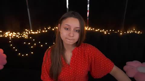 tinynataliee online show from 13, 5, 2026