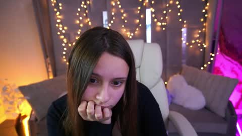 tinynataliee online show from 14, 5, 2026