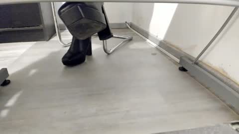 Snapshot of tired33 chatting on 9, 11, 2025 Anna online show from 9, 11, 2025