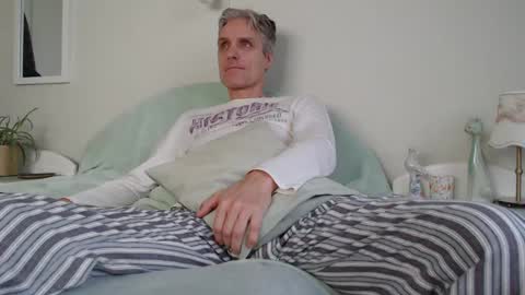 Daniel Bisexual uncut 20cm online show from 25, 12, 2024