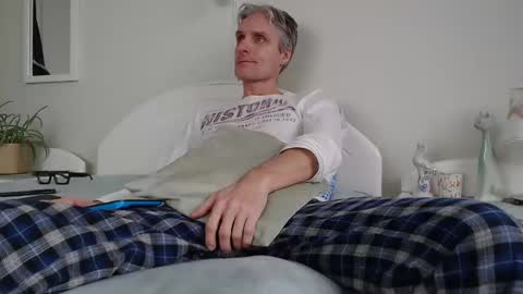 Daniel Bisexual uncut 20cm online show from 26, 12, 2024