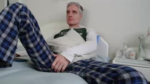 Daniel Bisexual uncut 20cm online show from 1, 2, 2025