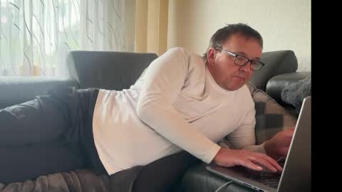 Snapshot of tom6644 chatting on 15, 5, 2026 Tom online show from 15, 5, 2026