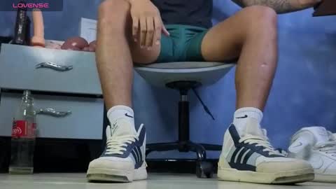 Snapshot of tom_brown12 chatting on 1, 2, 2026 Tom online show from 1, 2, 2026