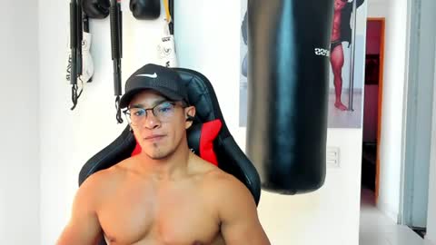 Snapshot of tom_kingfit chatting on 24, 6, 2026 SPORTSFIT29 online show from 24, 6, 2026