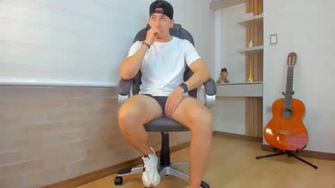 Snapshot of tombardem chatting on 15, 12, 2025 Tom Bardem online show from 15, 12, 2025