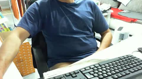 Snapshot of tomtom02029 chatting on 4, 10, 2025 Tom online show from 4, 10, 2025