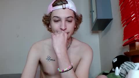 Snapshot of topzaddy chatting on 19, 11, 2025 TopZaddy online show from 19, 11, 2025