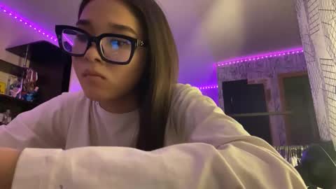 Snapshot of toryscarpato chatting on 18, 12, 2025 Julia online show from 18, 12, 2025