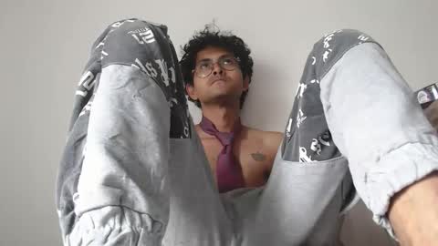 Snapshot of toy_sweet chatting on 13, 5, 2026 Xander online show from 13, 5, 2026