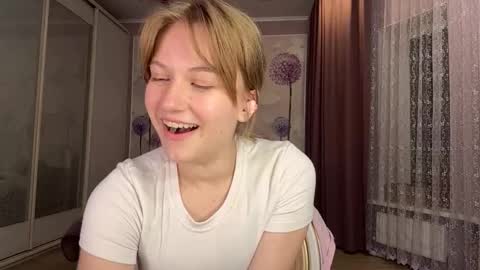 Snapshot of tracierolfson chatting on 26, 3, 2026 Anna online show from 26, 3, 2026