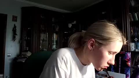 Snapshot of tranhardisty chatting on 29, 6, 2026 Lesly online show from 29, 6, 2026
