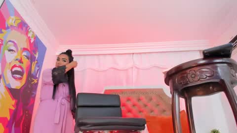 Juliana Giiraldo  online show from 12, 9, 2025