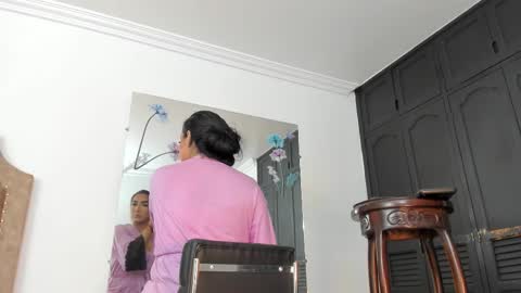 Juliana Giiraldo  online show from 5, 10, 2025