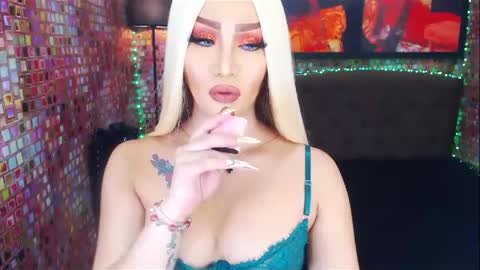 Snapshot of transplayfullolivia chatting on 17, 2, 2025 KYLIE BELLA  TS online show from 17, 2, 2025