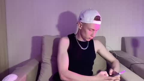 Snapshot of travis_gracile chatting on 8, 4, 2026 Travis online show from 8, 4, 2026