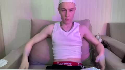 Snapshot of travis_gracile chatting on 10, 4, 2026 Travis online show from 10, 4, 2026