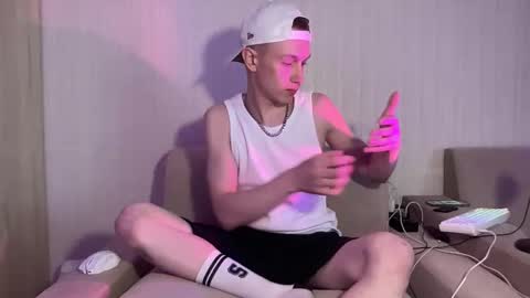 Snapshot of travis_gracile chatting on 14, 4, 2026 Travis online show from 14, 4, 2026