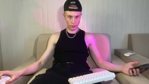 Snapshot of travis_gracile chatting on 26, 4, 2026 Travis online show from 26, 4, 2026