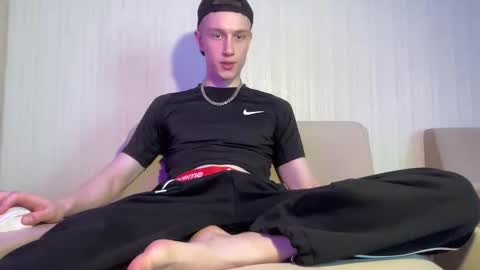 Snapshot of travis_gracile chatting on 30, 4, 2026 Travis online show from 30, 4, 2026