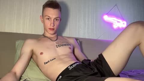 Snapshot of travis_gracile chatting on 21, 5, 2026 Travis online show from 21, 5, 2026