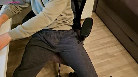 tree1989 online show from 4, 11, 2025