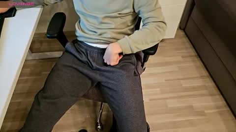 tree1989 online show from 16, 11, 2025