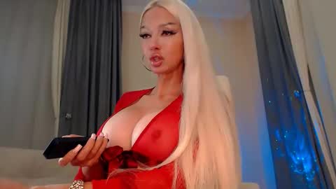 Snapshot of tremendous_blondie chatting on 25, 4, 2026 tremendous_blondie online show from 25, 4, 2026