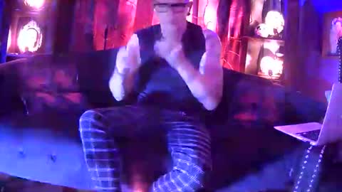 Snapshot of trent_pounder chatting on 26, 4, 2026 Trent Pounder online show from 26, 4, 2026