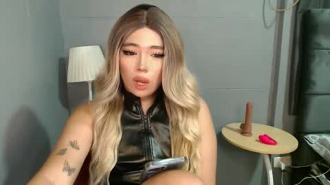 trexie_fucks15 online show from 28, 10, 2025