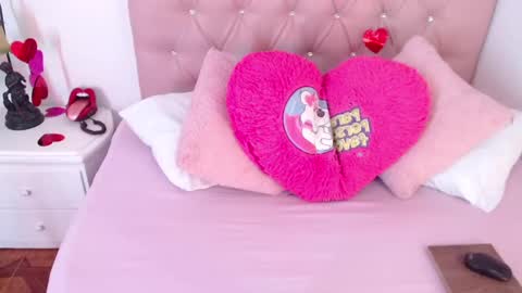 triana_crimson online show from 19, 2, 2025