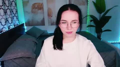 TriciaDaisy online show from 10, 5, 2026