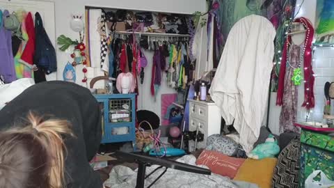 Cassie online show from 2, 2, 2025