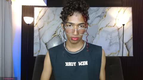 Snapshot of triiangel_latinboy chatting on 8, 5, 2026 Johan online show from 8, 5, 2026