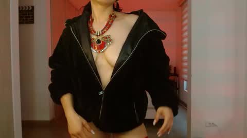 Snapshot of trinity_prestige chatting on 26, 1, 2025 TRINITY online show from 26, 1, 2025