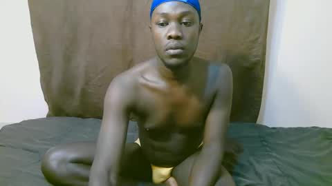 Snapshot of trisbaby3 chatting on 28, 10, 2025 Tris6 online show from 28, 10, 2025