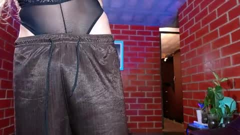 Snapshot of trix_fiore_oficial chatting on 4, 4, 2026 Trix online show from 4, 4, 2026