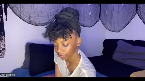 Snapshot of trixie_luv chatting on 18, 9, 2025 trixie_luv online show from 18, 9, 2025