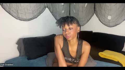 Snapshot of trixie_luv chatting on 21, 9, 2025 trixie_luv online show from 21, 9, 2025