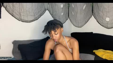 Snapshot of trixie_luv chatting on 23, 9, 2025 trixie_luv online show from 23, 9, 2025