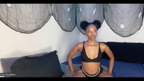 Snapshot of trixie_luv chatting on 7, 10, 2025 trixie_luv online show from 7, 10, 2025