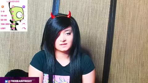 trixiedoescamcam online show from 4, 10, 2025